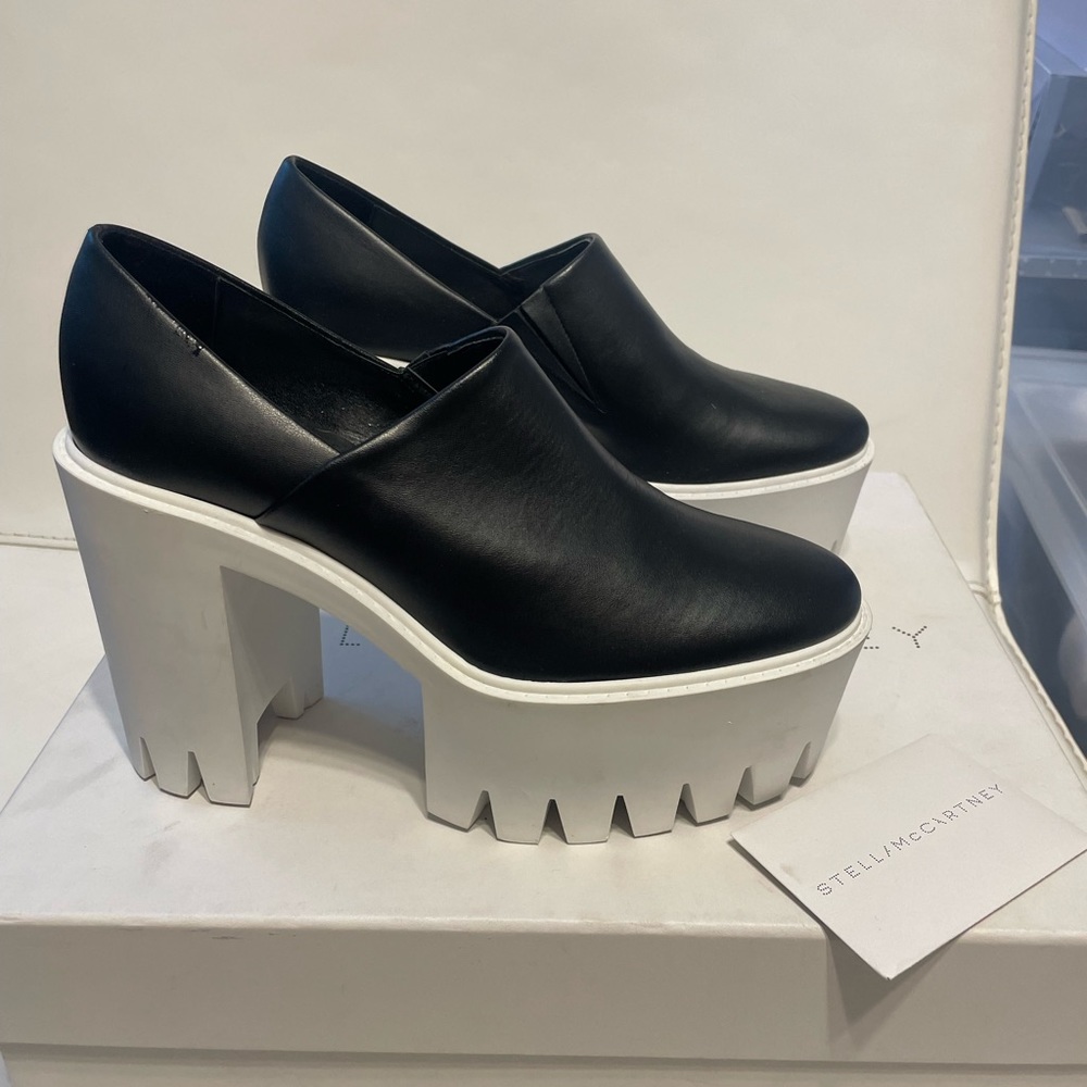 New Stella McCartney black leather pumps